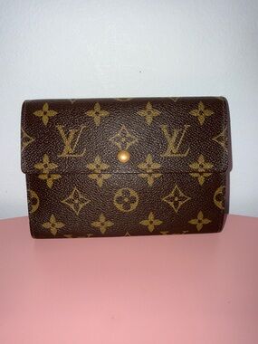Louis Vuitton Authentic Monogram Trifold Wallet